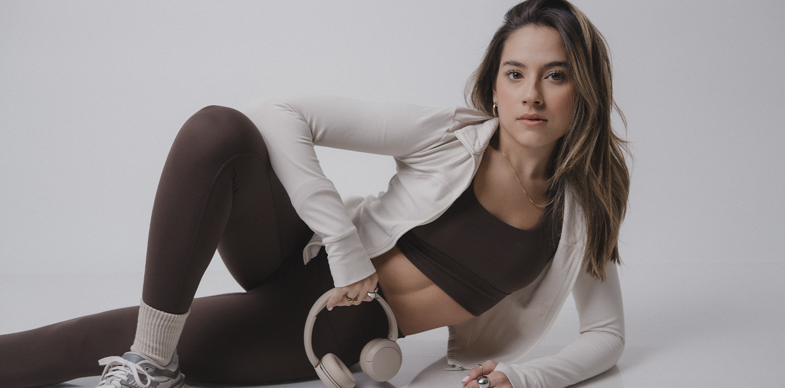 Collection of Ser fuerte va más allá del cuerpo: cómo el ejercicio transforma mente y alma in a gallery layout